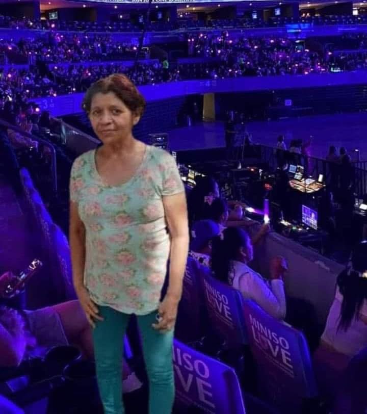 Yo ch*ngue y ch&amp;ngu3 que me tomen fotos en el concierto

La pose que hago: