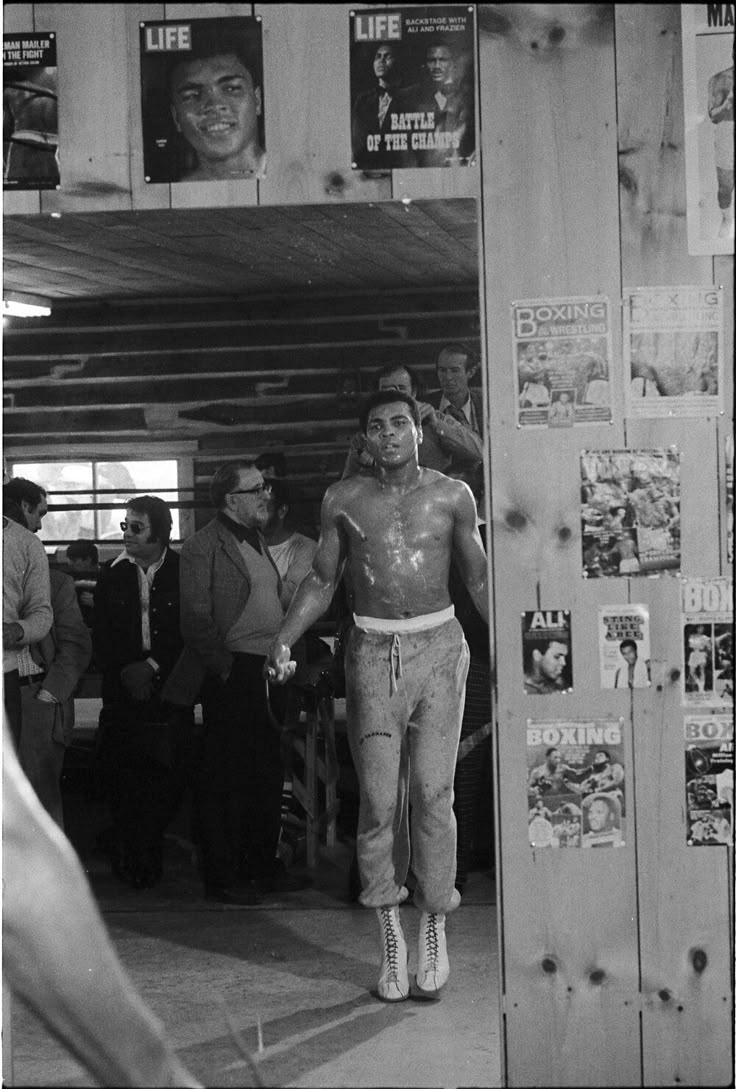 Jumping rope for 10 minutes has the same cardio effects as 30 minutes of jogging. 

It also burns more calories than jogging. 

It also:
- Improves bone density
- Lymphatic drainage
- Rhythm &amp; Co-ordination
- Foot &amp; Arch Strength
- Tendon Robustness 

The most underrated skill.