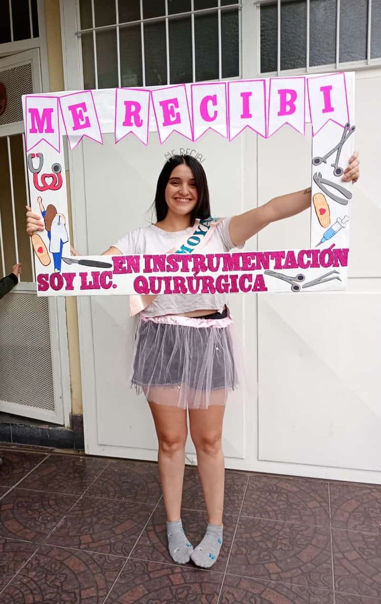 Flor_Moyanno's tweet photo. 2017: Me convertía en Instrumentadora quierurgica. 2025 :SOY LICENCIADA!!!!!!🎓 https://t.co/wkGck4yikh
