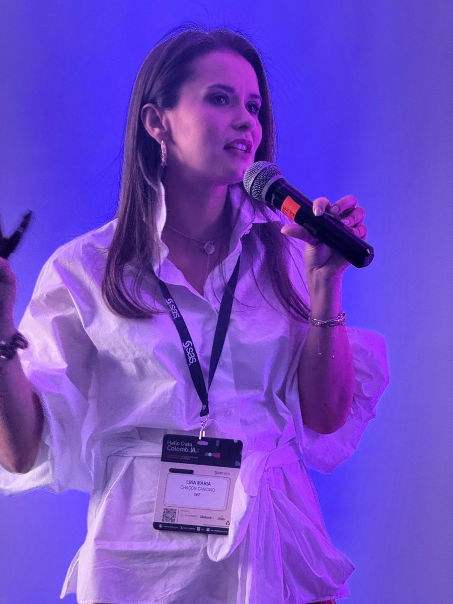 inif_social's tweet image. ✨ Hoy en #HelloDataColombIA, nuestra gerente Lina María Chacón compartió cómo la analítica impulsa la prevención del fraude y la transparencia. 📊Un espacio de aprendizaje e inspiración con líderes que están transformando el mundo de los datos. #MujeresEnTecnología #FraudeCero