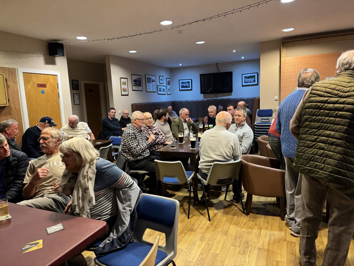 Super evening with <a href="/BumbleCricket/">David 'Bumble' Lloyd</a> ,  Harwood Williams et al <a href="/BardseyCC/">Bardsey CC</a> . Thanks for having us. 🙏 ✔️🏏 #JDZEvents