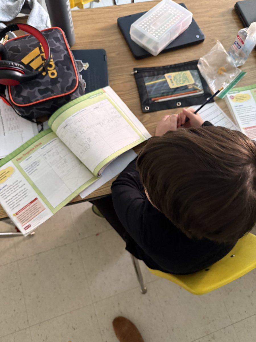 Brittany Brewer (@mrs_bmbrewer) on Twitter photo Saw some great drafting in <a href="/Its_Ms_Cahill/">Amanda Cahill</a> 2nd grade class today! Students were using their plan to start body paragraphs. Should 2nd grade students volunteer in their community? 🤷🏽♀️ We’ve got some differing opinions! ✏️ 📓 Saw some great drafting in <a href="/Its_Ms_Cahill/">Amanda Cahill</a> 2nd grade class today! Students were using their plan to start body paragraphs. Should 2nd grade students volunteer in their community? 🤷🏽♀️ We’ve got some differing opinions! ✏️ 📓
