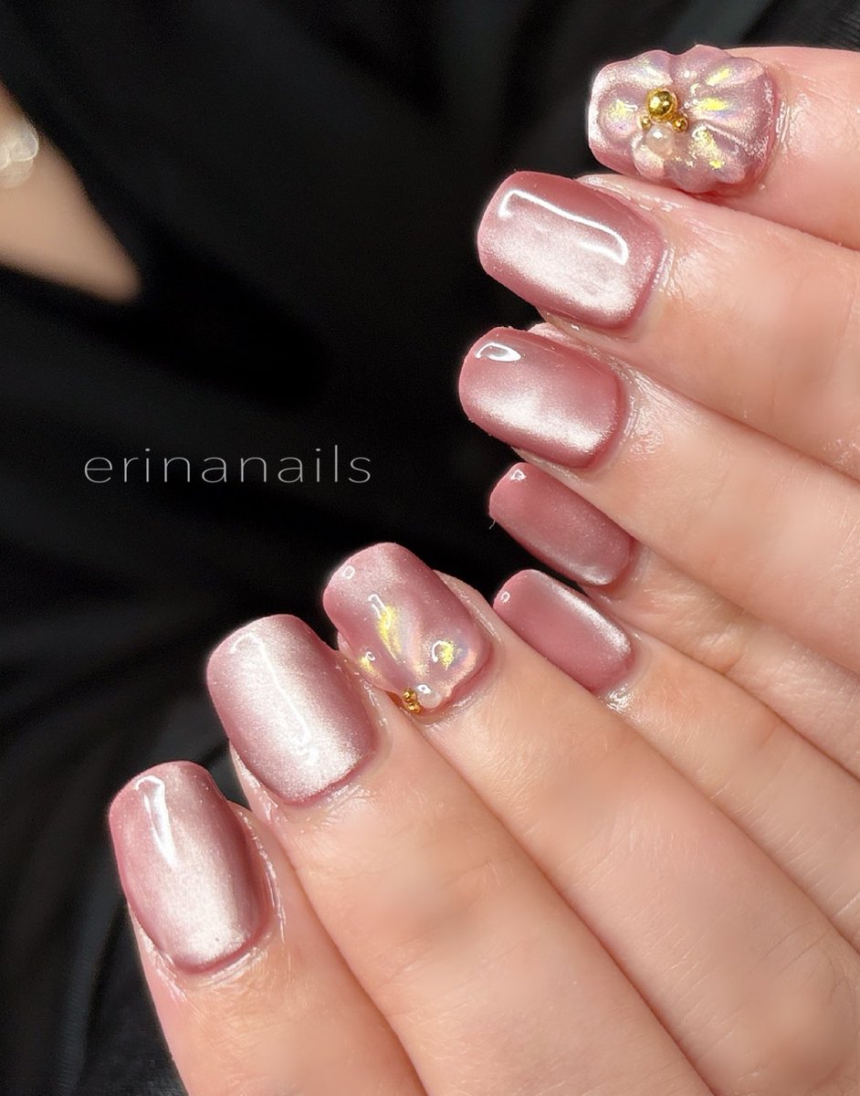 erinanails's tweet image. 磁石を使って
光を自由に集めるネイルが流行っています。

#マグネットネイル

私次第でキラキラを寄せ集めています

とても楽しい
そして綺麗！