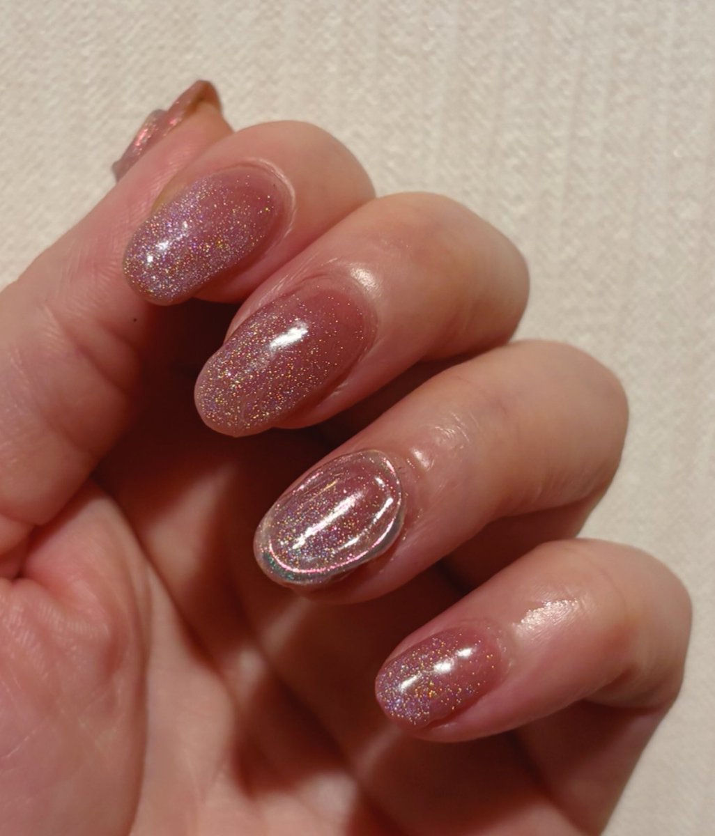 erinanails's tweet image. 磁石を使って
光を自由に集めるネイルが流行っています。

#マグネットネイル

私次第でキラキラを寄せ集めています

とても楽しい
そして綺麗！