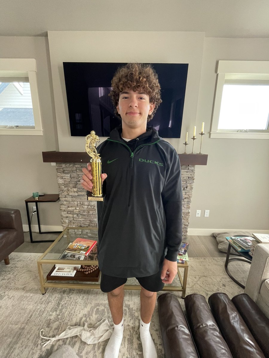 sam_arango1's tweet image. Blessed to receive whatcom preps sophomore of the year. On to the next one! @WhatcomPreps @LyndenFootball @BlakeVandalen