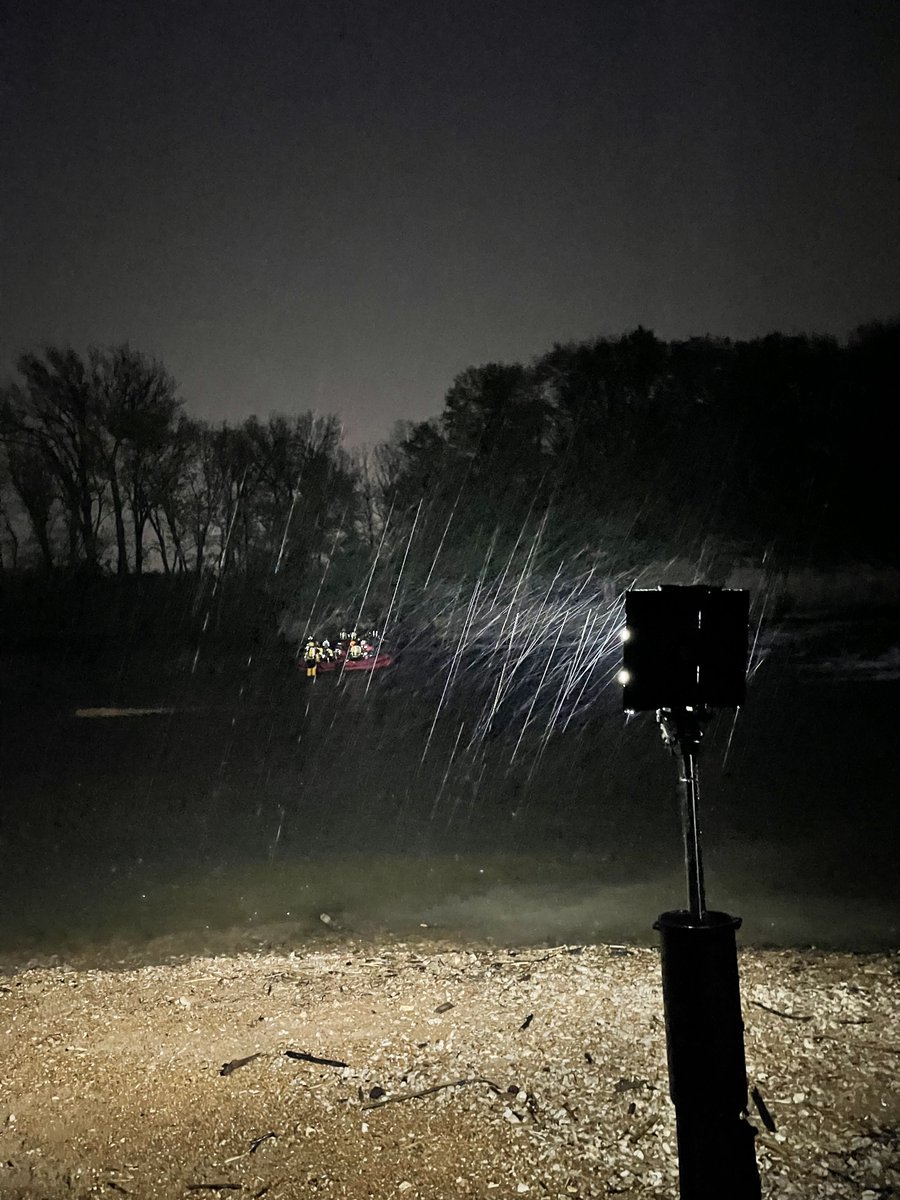 foxfuryLED's tweet image. Your job does not stop in the rain, make sure your tools and equipment don&apos;t either. #waterproof #foxfuryled