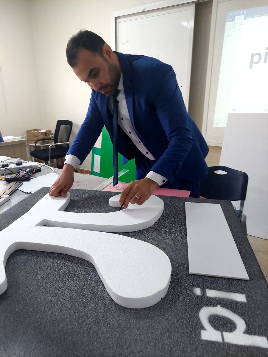 bergasmath's tweet photo. إذا أحببتها سوف تجد متعتها
إذا فهمتها سوف تجد سهولتها
 #اليوم_العالمي_للرياضيات
14 مارس
اليوم هو "14 3" ، وهو "Pi Day" ، فلنتحدث عن "Pi"!
عندما تقوم بعكس الحرف "314" ، فإنه يبدو مثل الحرف "PIE"!#happy_pi https://t.co/fUEy4yRKs4