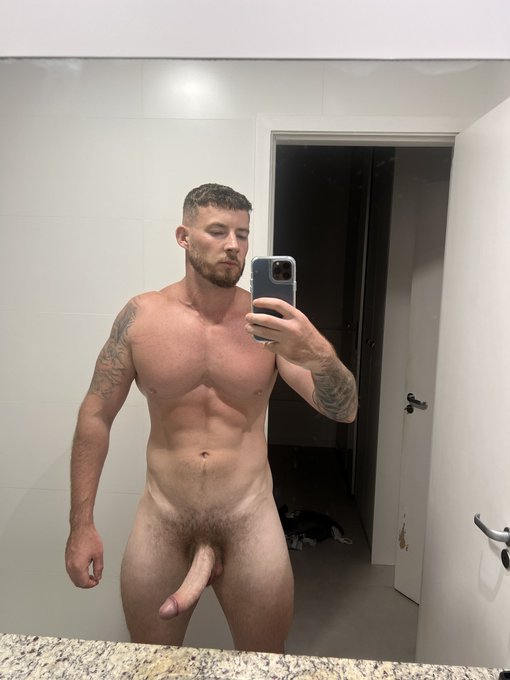 Watch HardTomXXX's leaked NSFW photo on TwXstars