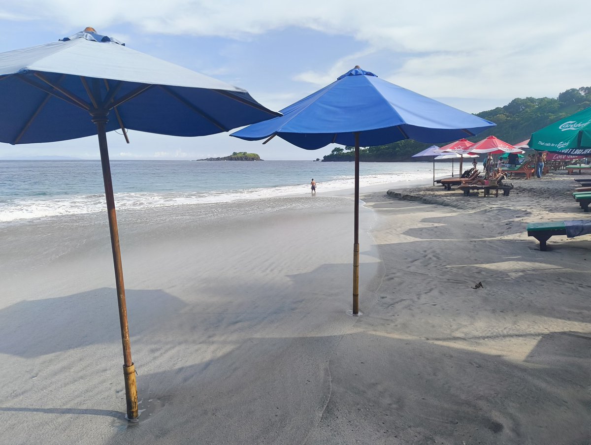 Reddo's Journey Through Bali Day: 3🐉

First day of actually doing something, we went straight to the virgin beach 

It is a wonderful sandy beach and great for swimming
Will definitely visit a few more beaches

Stay tuned , rawr!
#Furry #Adventure
