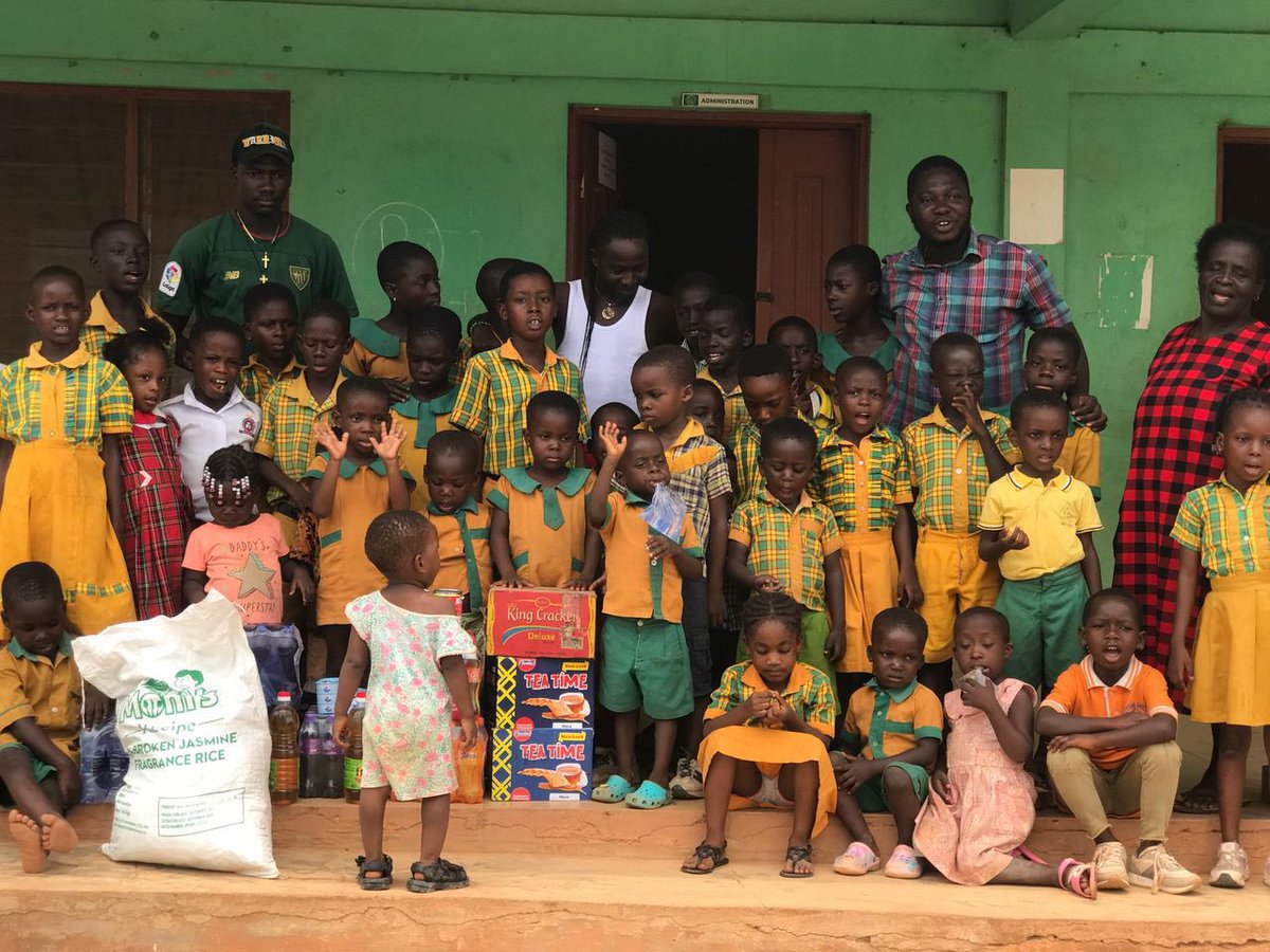 I come in love. I took time out of my skopatumana movement of the month to share love with children of Mother Care Orphanage and Welfare home inside Agona Swedru today. 
Watch the full video in the link below 
youtu.be/PyYdhUj3Meo?si…