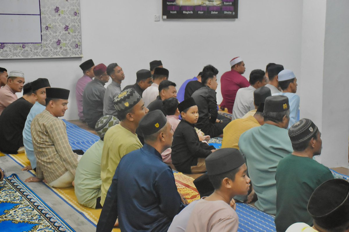 𝐏𝐑𝐎𝐆𝐑𝐀𝐌 𝐁𝐔𝐁𝐔𝐑 𝐋𝐀𝐌𝐁𝐔𝐊, 𝐌𝐀𝐉𝐋𝐈𝐒 𝐁𝐄𝐑𝐁𝐔𝐊𝐀 𝐏𝐔𝐀𝐒𝐀 𝐃𝐀𝐍 𝐒𝐎𝐋𝐀𝐓 𝐓𝐀𝐑𝐀𝐖𝐈𝐇 

13 Mac 25 - Program Agihan Bubur Lambuk dan Majlis Berbuka Puasa sempena Ramadan 2025 telah dilaksanakan di Anjung Seri, Depot Bekalan Armada Barat.