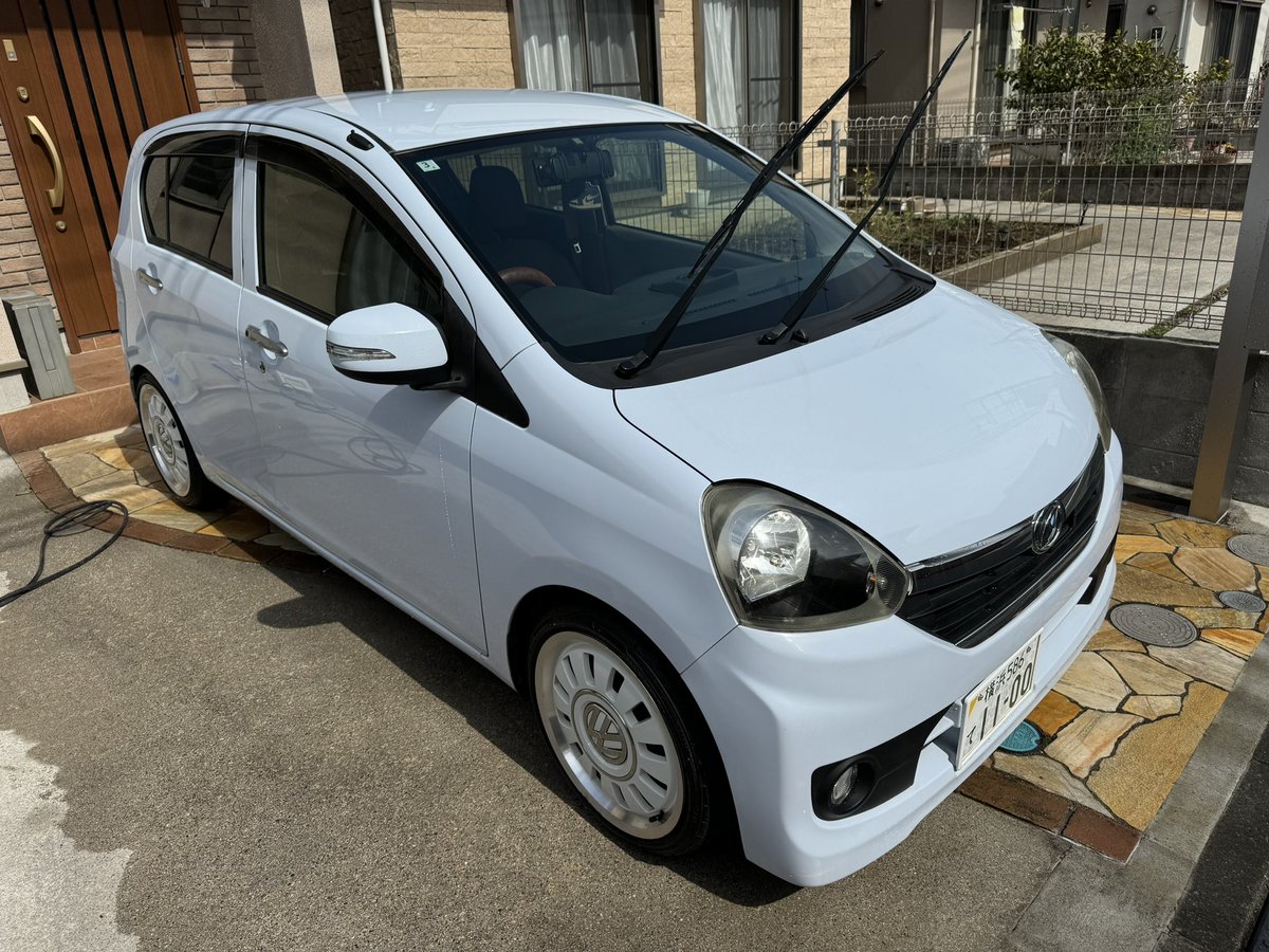 109lander's tweet photo. 車高下がった純正ホイールの電車が2台並んでる家から脱却できた
コレはコレでフロント出すぎ🙃笑 https://t.co/ZLZ9crVHHJ