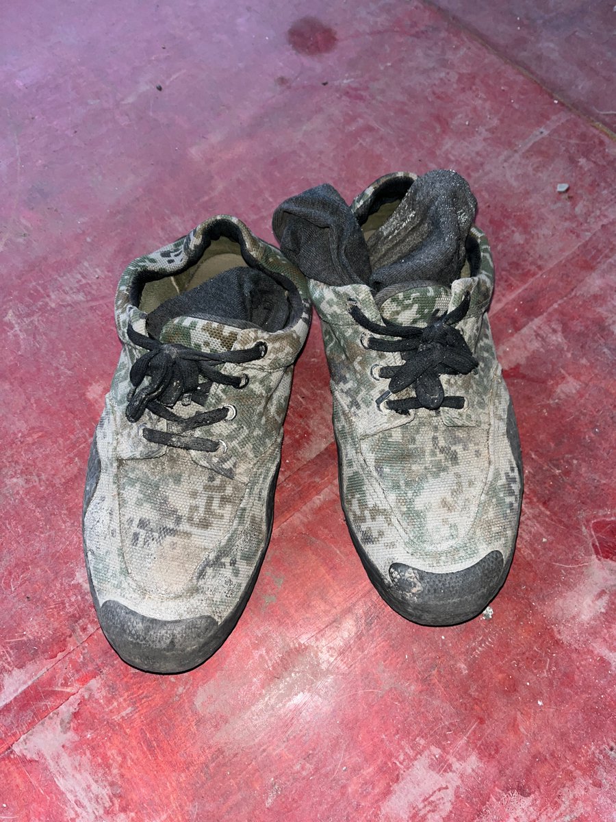 民工的迷彩胶鞋