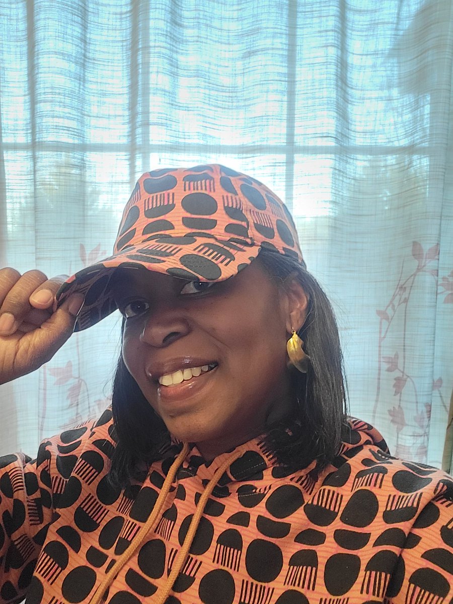 When you fall in love with someone's hat... they bring you one... on the day you wear the matching shirt! Our parents <a href="/StonewallTell/">Stonewall Tell ES</a> are the best! Thank you, Mrs. Bennett!
#relationshipsmatter