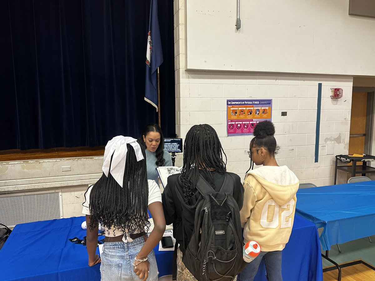 CuffJerry's tweet image. What an amazing career day at BMS! Our cubs learned about so many exciting career paths. Huge thanks to our school counseling team for organizing and the incredible local professionals who inspired our students!