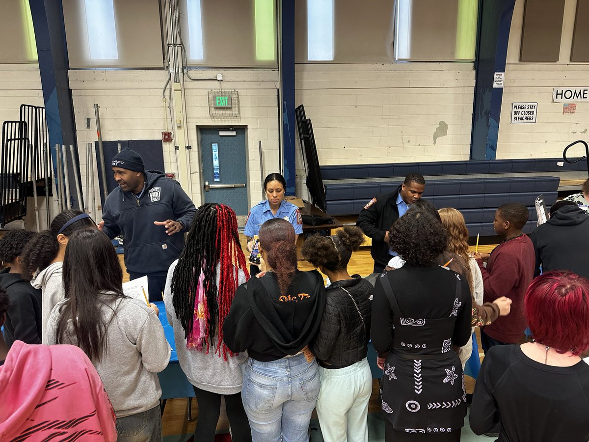 CuffJerry's tweet image. What an amazing career day at BMS! Our cubs learned about so many exciting career paths. Huge thanks to our school counseling team for organizing and the incredible local professionals who inspired our students!