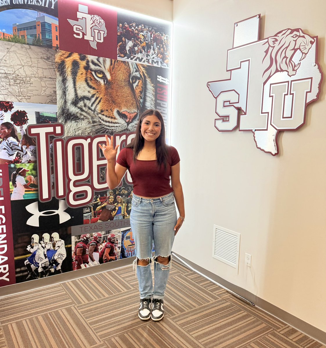Ahiza Garcia (@garciaahiza77) on Twitter photo Thank you <a href="/TXSO_Softball/">TSU Lady Tigers Softball</a> for having me today. Enjoyed my time learning everything about TSU program and getting to know the team!!!!
#AGTG #bethereason
<a href="/NationalEsparza/">Strykers National Esparza ๐</a> <a href="/BrookSoftball/">ClearBrookHSSoftball</a> <a href="/RaeRod03/">Raven Rodriguez</a> Thank you <a href="/TXSO_Softball/">TSU Lady Tigers Softball</a> for having me today. Enjoyed my time learning everything about TSU program and getting to know the team!!!!
#AGTG #bethereason
<a href="/NationalEsparza/">Strykers National Esparza ๐</a> <a href="/BrookSoftball/">ClearBrookHSSoftball</a> <a href="/RaeRod03/">Raven Rodriguez</a>
