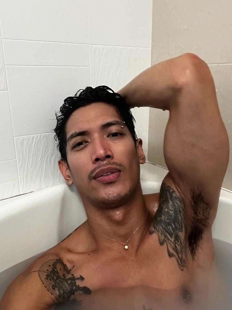 Minasan, kon'nichiwa 🇯🇵🏯💴👺

📍Shibuya Tokyo Japan

#Ginointokyo #moreno #slim #travel2025