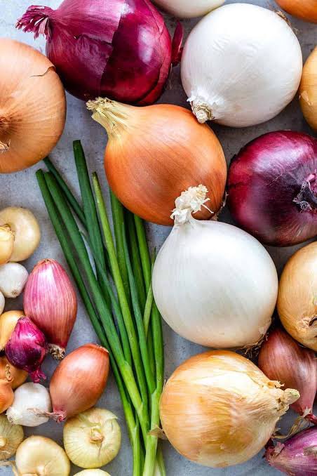 I got into a brief thinking mode and reminded myself that not everyone knows how powerful onions are.

So I did what I would always do; I broke it all down for her. 

And of course, I thought to share the benefits with you too! 😁

But first, let’s address  the big question: