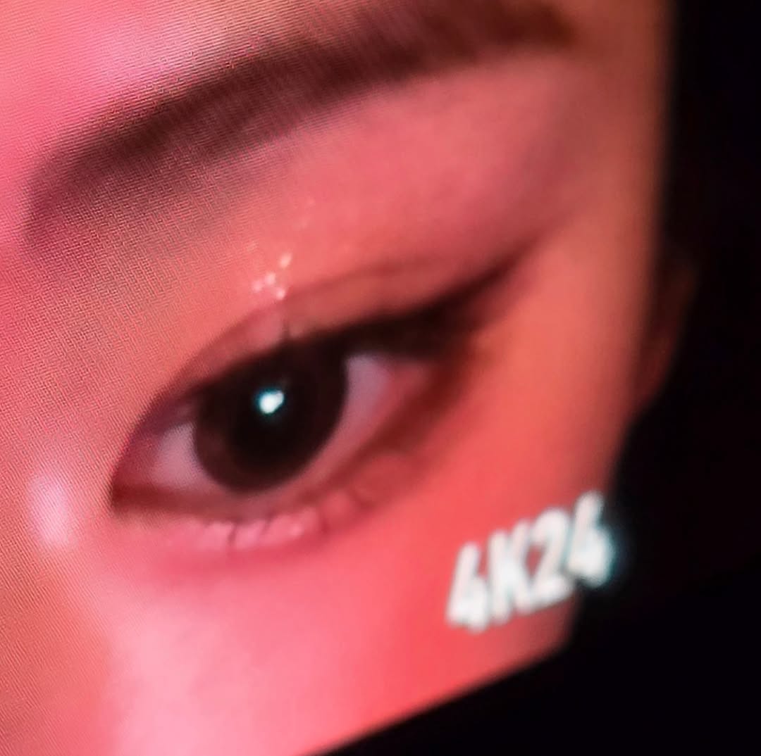 fifty_update's tweet photo. 250302
[📸] ATHENA’S DAILY 

red rose🥀
(1/2)

#FIFTYFIFTY #피프티피프티
#ATHENA #아테나
#FIFTYs_DAILY https://t.co/peLmFbQ92n