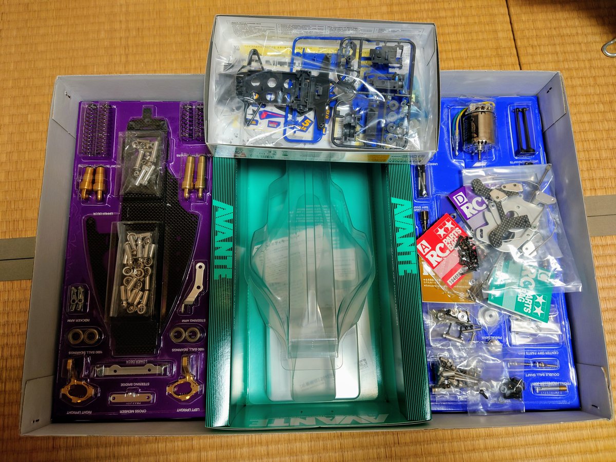 hardplus4's tweet image. ミニ4駆のAvanteを買ったのがきっかけで10年以上積んでいたラジコンのAvanteを作った。
ちゃんと塗装すると恰好いい！