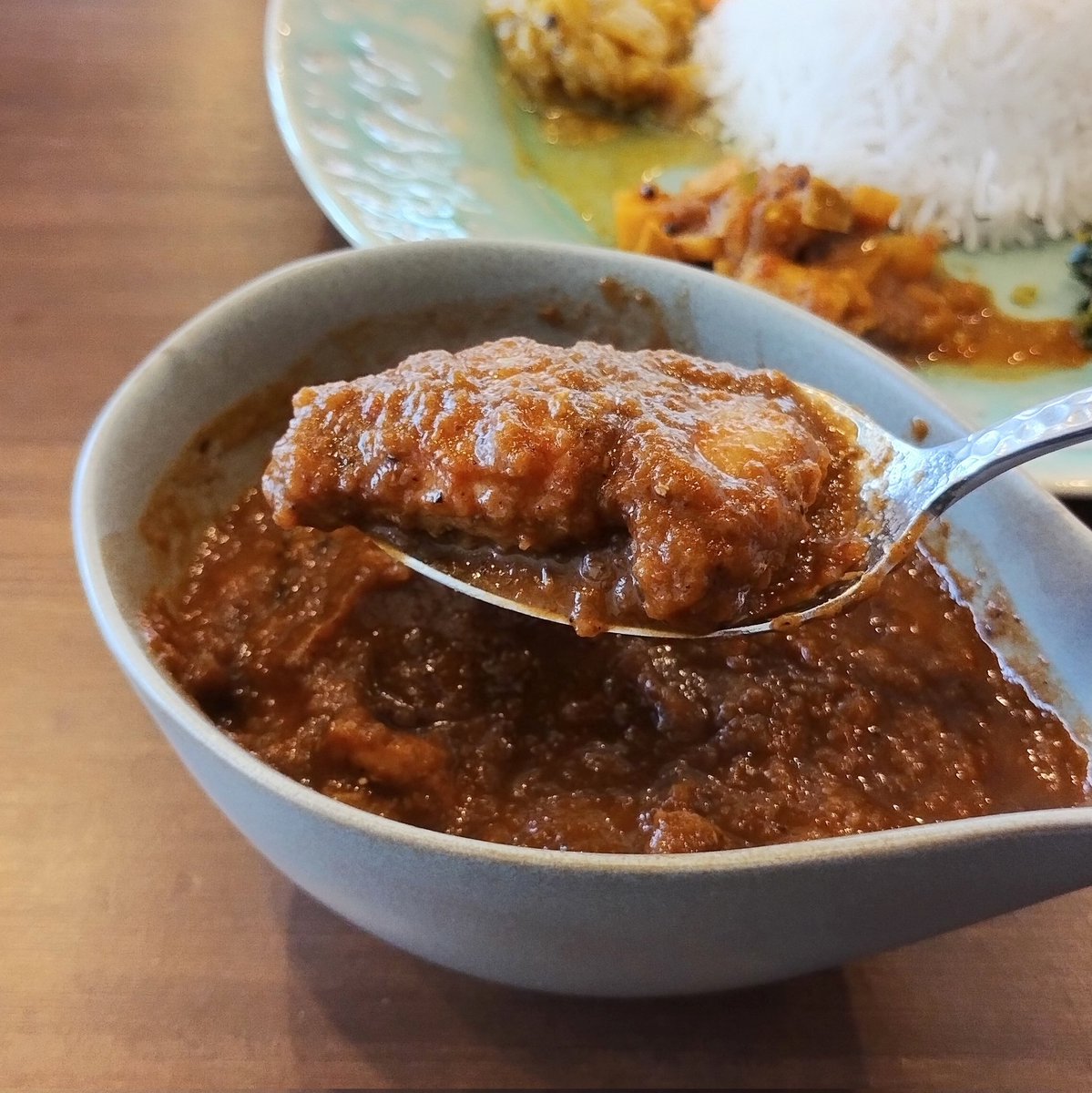 mini9216's tweet photo. 3/2 #TAMACURRY
❖PLATE CURRY
✢チキンカレー
(副菜)
リーフマッルン
トマトピクルス
キャロットラペ
ナスのモジュ
大根カレー
タケノコカレー
カレーのベース、メイン具材、辛さが選べるプレート。
オニオンベース、チキン、辛さ4でオーダー。
カレーが美味しくて、お店の雰囲気も素敵でした😊👍 https://t.co/B7BzLpG0gR