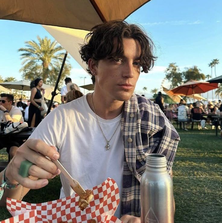 setarrboy's tweet image. muts