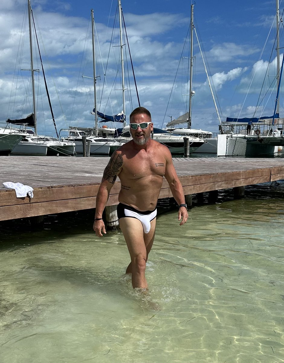 Swimsuit of the day in Mexico, what do you think?
#daddy #zaddy #over50 #TemptationCancun #onlyfans