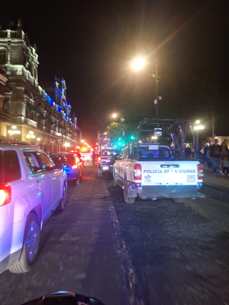 Hechizero_38's tweet photo. #DEÚLTIMAHORA Inicia el paro de labores por parte de la policía de Puebla, hoy como ciudadanos nos toca entender lo que viven dentro de la corporación y como sus vidas están en riesgo a causa de los Jefes de Sector CORRUPTOS...❌ https://t.co/TKjhv3sgfW