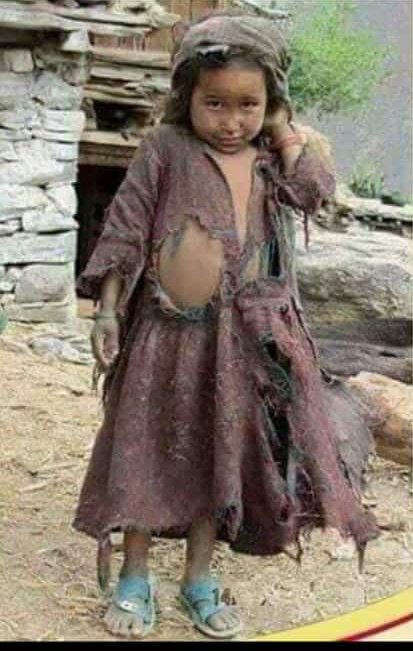 أيها الباحثون عن الله في زخرفه المساجد

ابحثوا عن الله في بطون الجوعى.