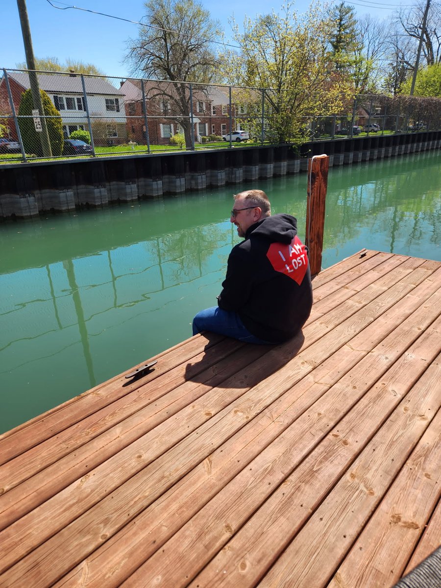 vinnievangogh2's tweet image. Sittin' on the dock of the bay wastin' time 🌀🌀🌀
#LostAF @LongLostNFT