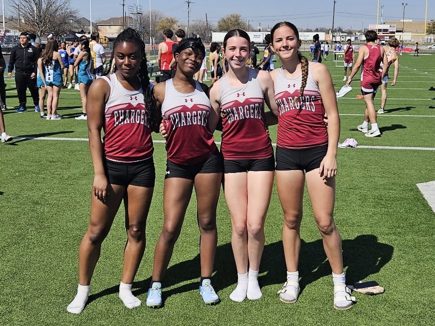 CentralXC's tweet image. Clean sweep for the 4x200s! Meet champs in all divisions!