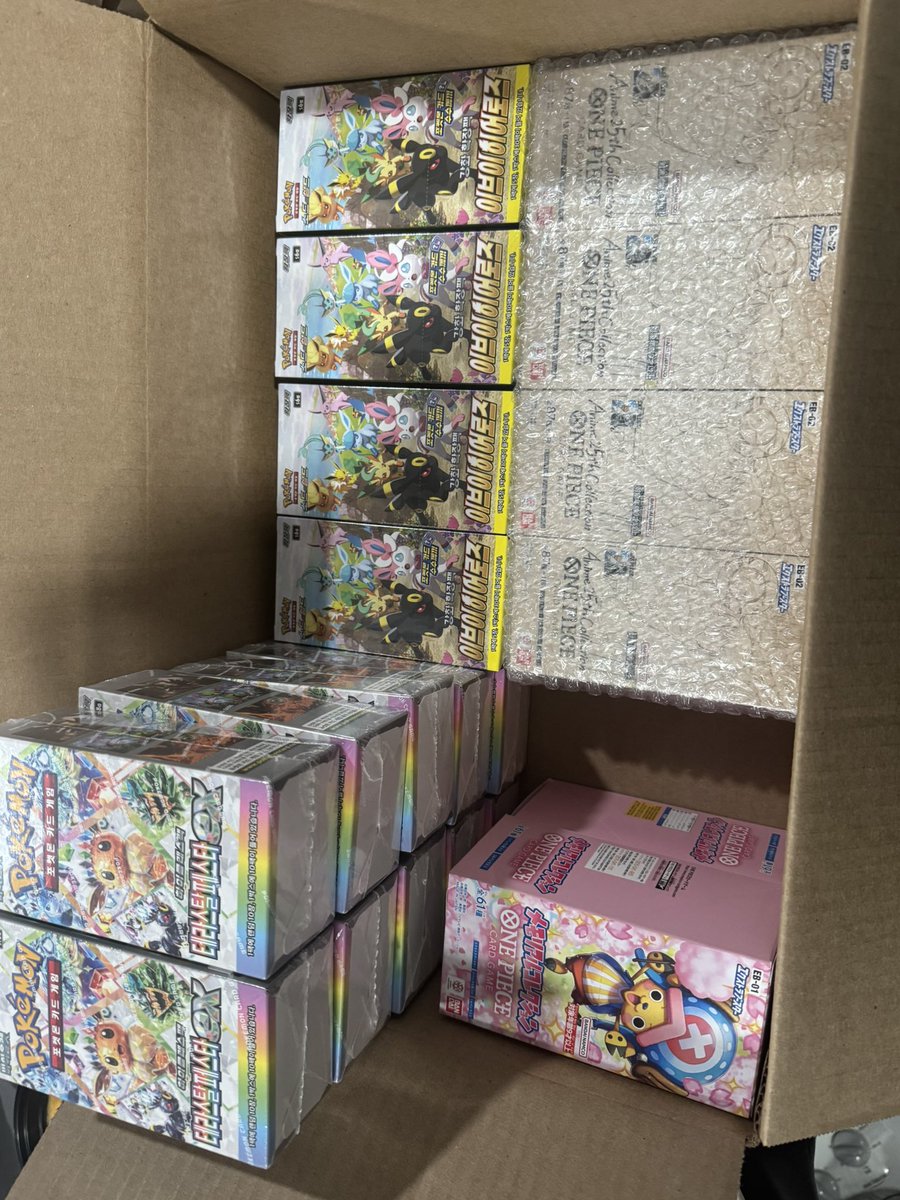 KingCondy's tweet photo. Theres no better feeling than opening a box with tons of stuff to open 😌😮‍💨😮‍💨 @SakurasCardShop has taken over my wallet 😂 https://t.co/6nVHskLnvf