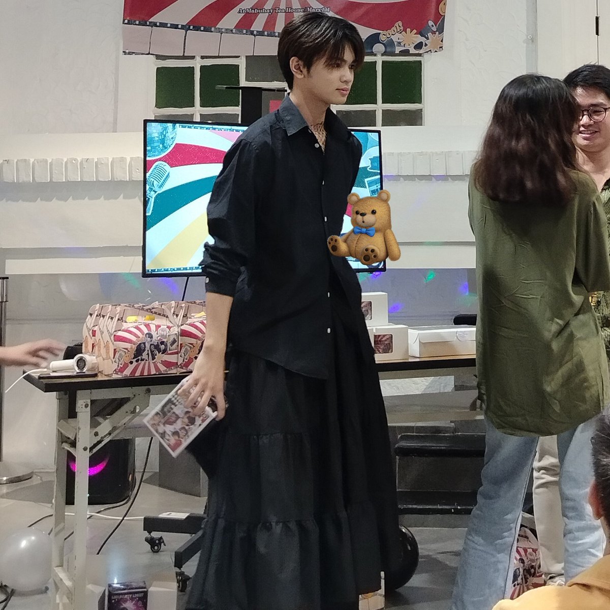 Whaaa, I love hiiss fit!?! I mean fashion king pala dapat title nito eh!! Kayang i-slay ang kahit anong outfit. GRABE I LOVE IT I LOVEE IT!! nasabihan ko pa yun siya kahapon na bet na bet ko outfit niya ㅠㅠ 

JIROMove AND GROOVE

#JeromyFeelingGroovySixteen
#JEROMY