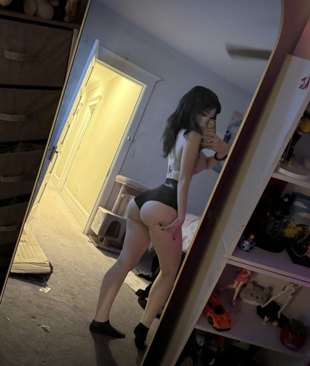 LainLuxe's tweet photo. f*ck it, whoever follows and says hi gets a spicy pic in dms ;3 https://t.co/8qaHefzf8M