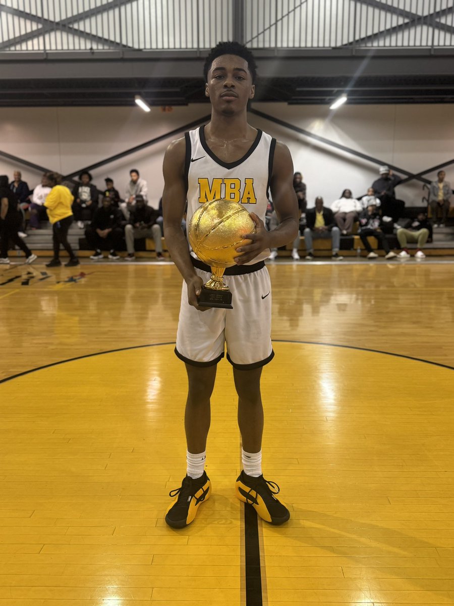 In only 2 seasons, junior PG has surpassed 1,000 career points. Congrats <a href="/larry_b3nson/">Larry Trey Benson</a> 💛🖤🎉 . He led us tonight with 26 points in first round of regionals! <a href="/johnvarlas/">John Varlas</a> <a href="/Leontaylor1983/">LEON DEVON TAYLOR</a> <a href="/memphispreps/">CA Prep Sports</a> <a href="/CourtneyHoops90/">Courtney Asher Smith</a>