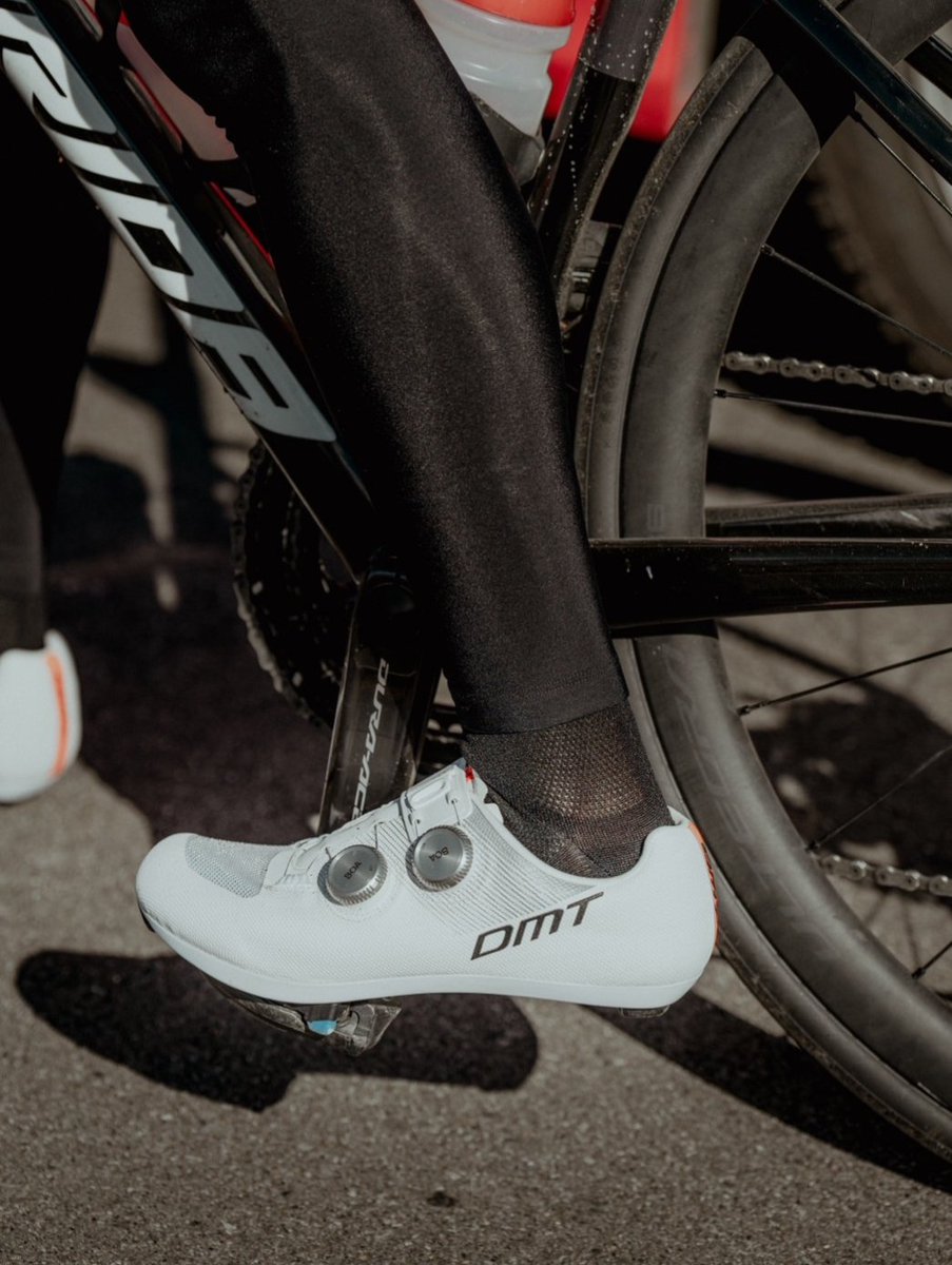 kiyomasa_hanada's tweet image. 軽量でフィット感抜群！
BOAダイヤルで微調整でき、長時間ライドでも快適。
パワー伝達も良く、登りやダッシュ時に性能を実感！
 #dmtcycling #kr0evo
#mizutanibicycle