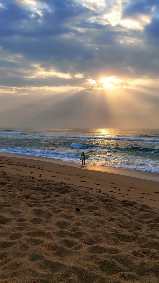 codejitsurob's tweet image. Kinda miss living at the ocean right now, first time in my life I&apos;ve not lived within walking distance of being able to surf. Can&apos;t wait for my trip to Da Nang.