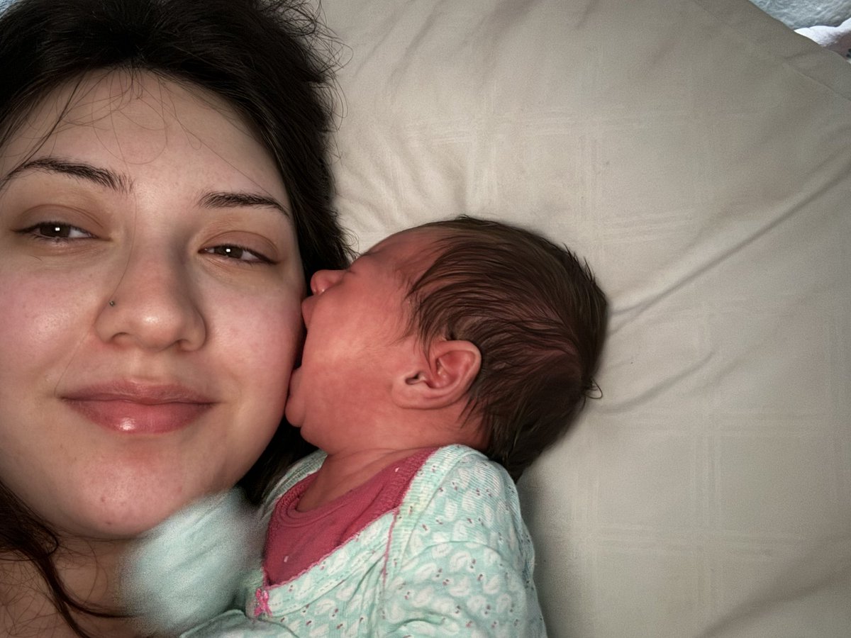 mindofmaddy's tweet photo. pov: you cant eat your mom’s face https://t.co/emzCFqKmfF