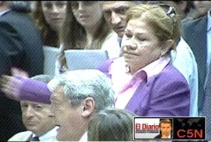 <a href="/clarincom/">Clarín</a> 😂😂😂😂😂 
La cachetada de Camaño?
Pietragalla sacandole la lapicera a Emilio Monzó?
La servilleta de Alfonsin?
Massot casi a las piñas con Moreau?
La manito de Lousteau aumentandose la dieta?
Seguimos <a href="/ManesF/">Facundo Manes</a> ?
Cosas peores se vieron en ese nido de ratas