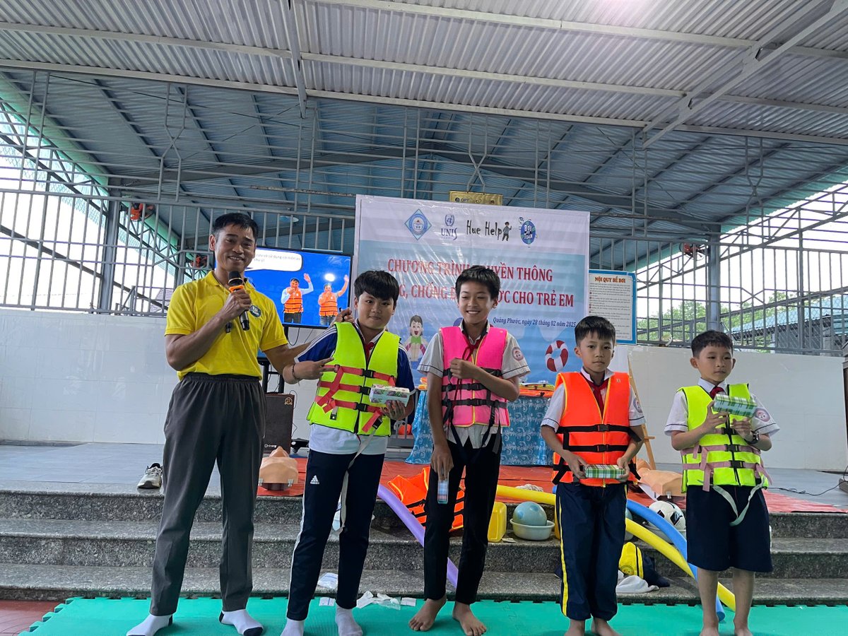 HueHelp's tweet photo. 🚨 Water safety education saves lives!
138 students in Hue learned life-saving skills with support from @UNISHanoi.
✅ WHO-backed drowning prevention. Land-based training. Hands-on practice. Low-cost, high-impact
Education can prevent drowning—let’s expand this program! 💙 https://t.co/zQr2LMVpsd