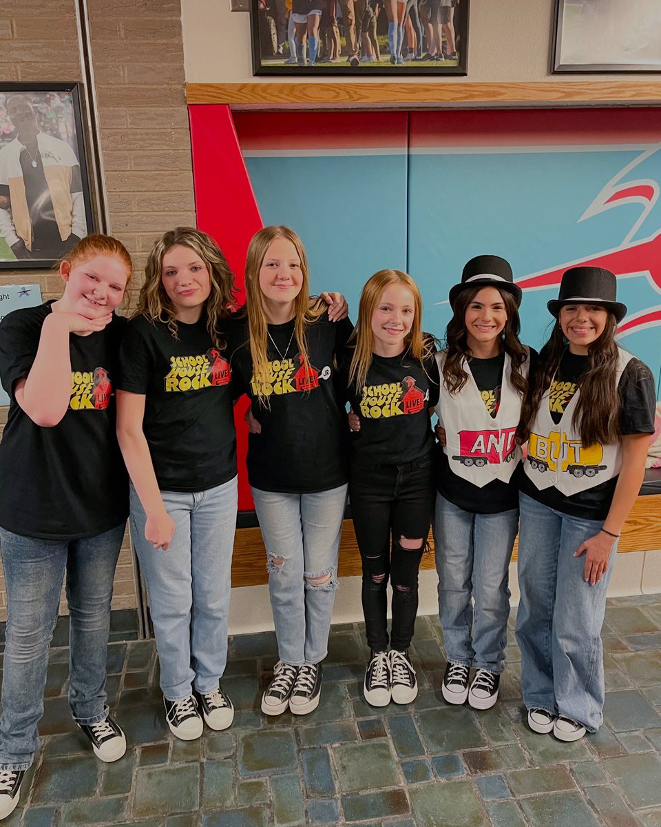Great job to the middle school cast of School House Rock! We saw some familiar faces on stage tonight, great job ladies🤩