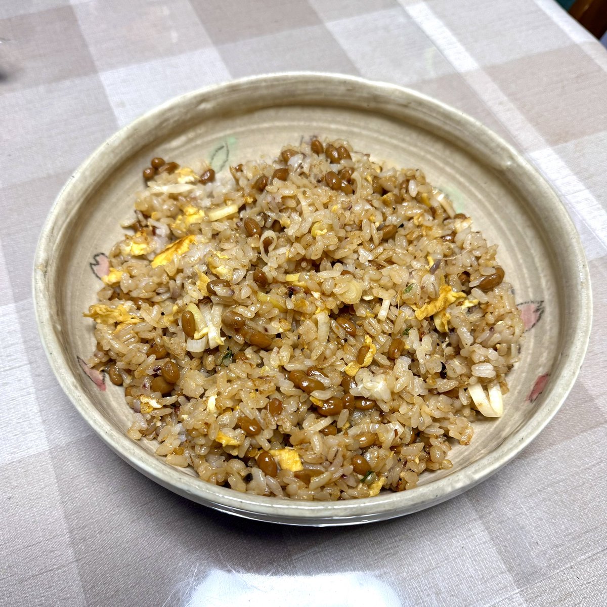 久しぶりに作った納豆チャーハン♪
お肉が見当たらないなかったので、納豆で笑
コチジャンと甜麺醤を使って、ちょっと甘辛♪
豆同士だから合うでしょう✨