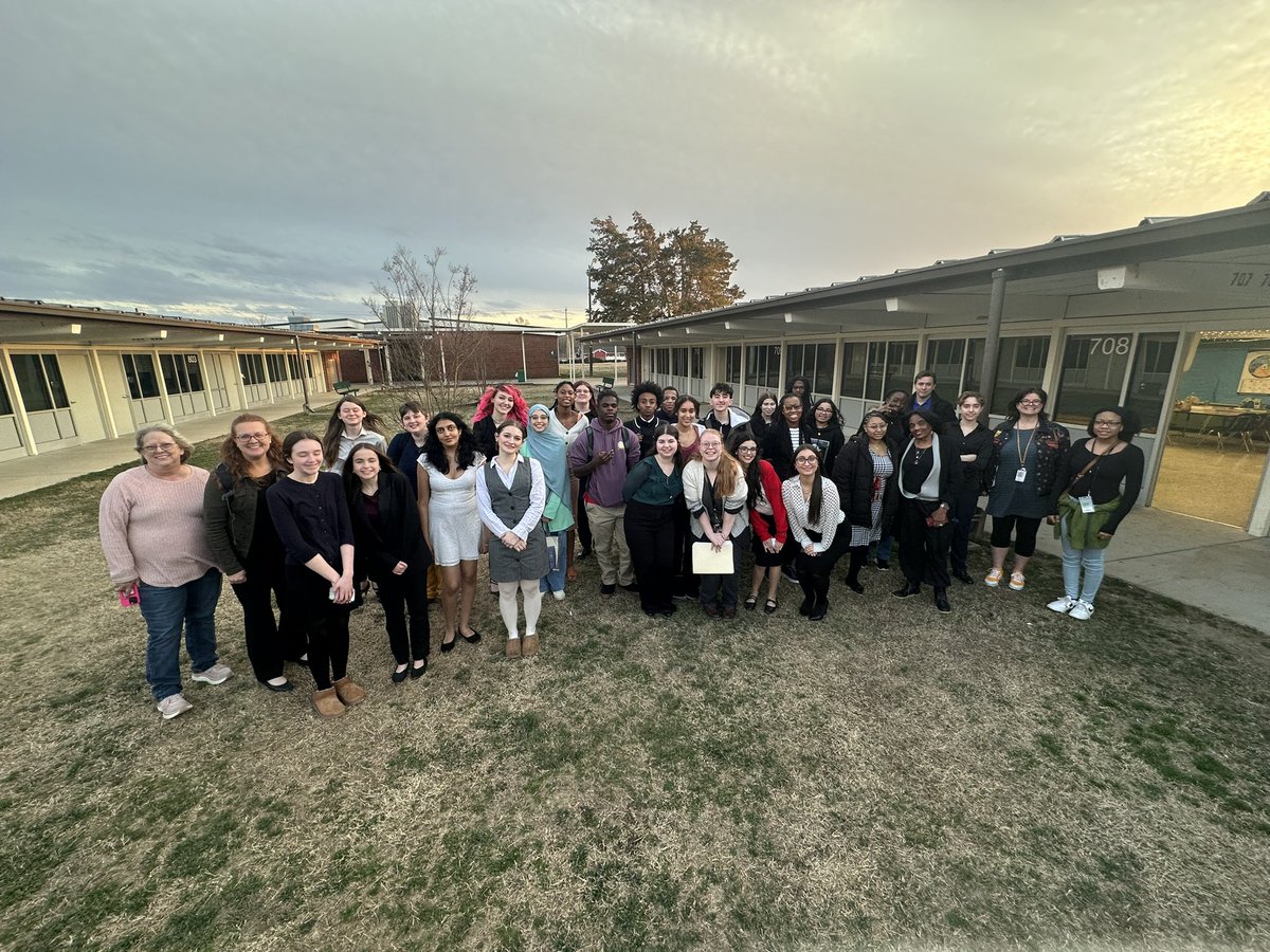 hhs_prncpl's tweet image. #BEHOLD Our Warrior Debate Team took 4th place at the 4B Debate Regionals and Ella Chandler is advancing to the Super Regionals!!! Our Warriors are on 🔥 🔥🔥@HenricoHighSch 💚💛