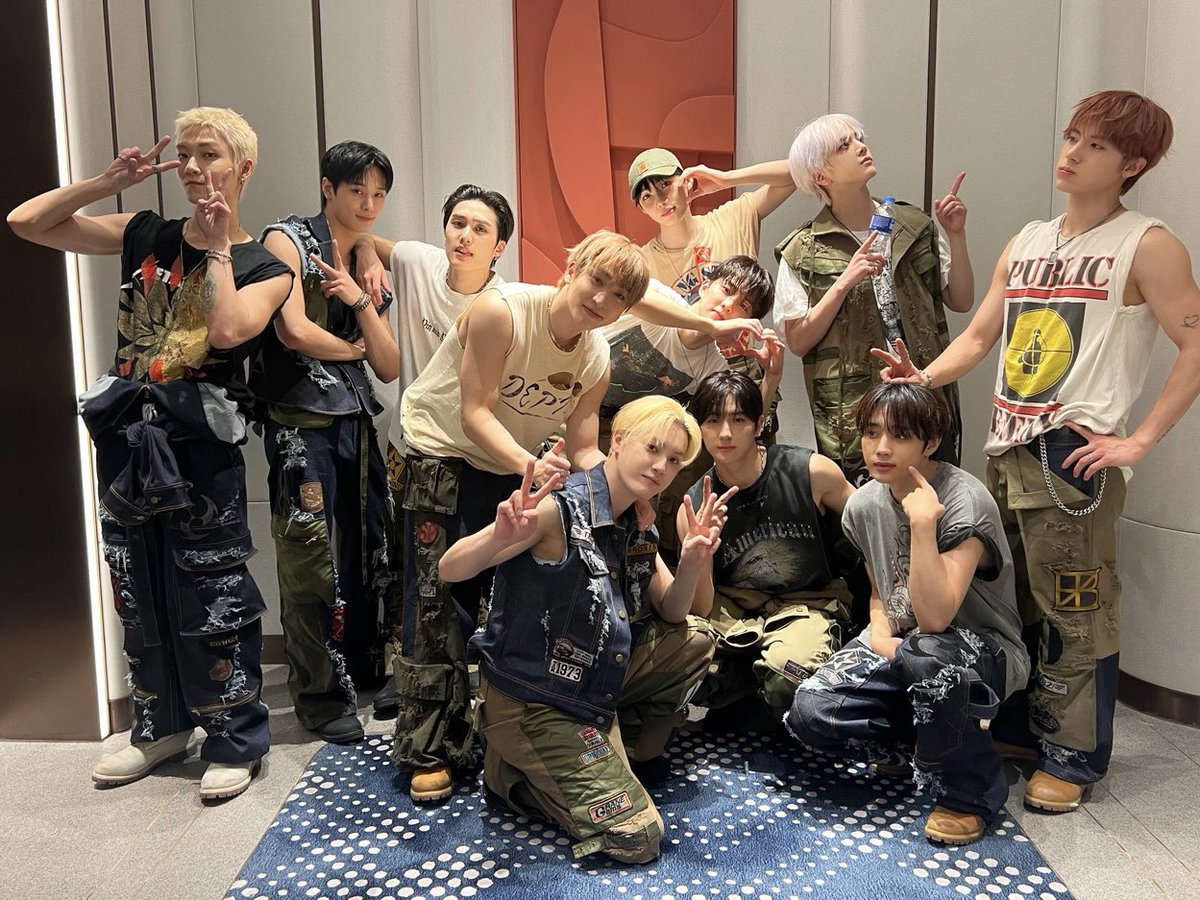[IDOL RADIO LIVE IN MACAU]

❣️DAY 1❣️

더비 에너지로 더보이즈는 충전 완료✨😘
오늘도 함께해요 🫶

#THEBOYZ #더보이즈 

#IDOL_RADIO_LIVE_IN_MACAU
#IDOLRADIO
#아돌라콘 #아돌라 #아이돌라디오
