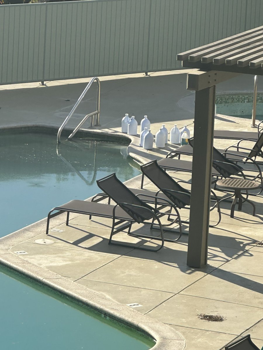 ericbollens's tweet photo. And here’s a picture of pool tech who said he was following @lapublichealth and @LACitySAN instructions. No testing, no organic vapors respirator, no eyewear. If VOCs suspect, either test to ensure workplace safety @OSHA_DOL or drain without any chemical treatment #palisadesfire https://t.co/SQutU3Rbwo