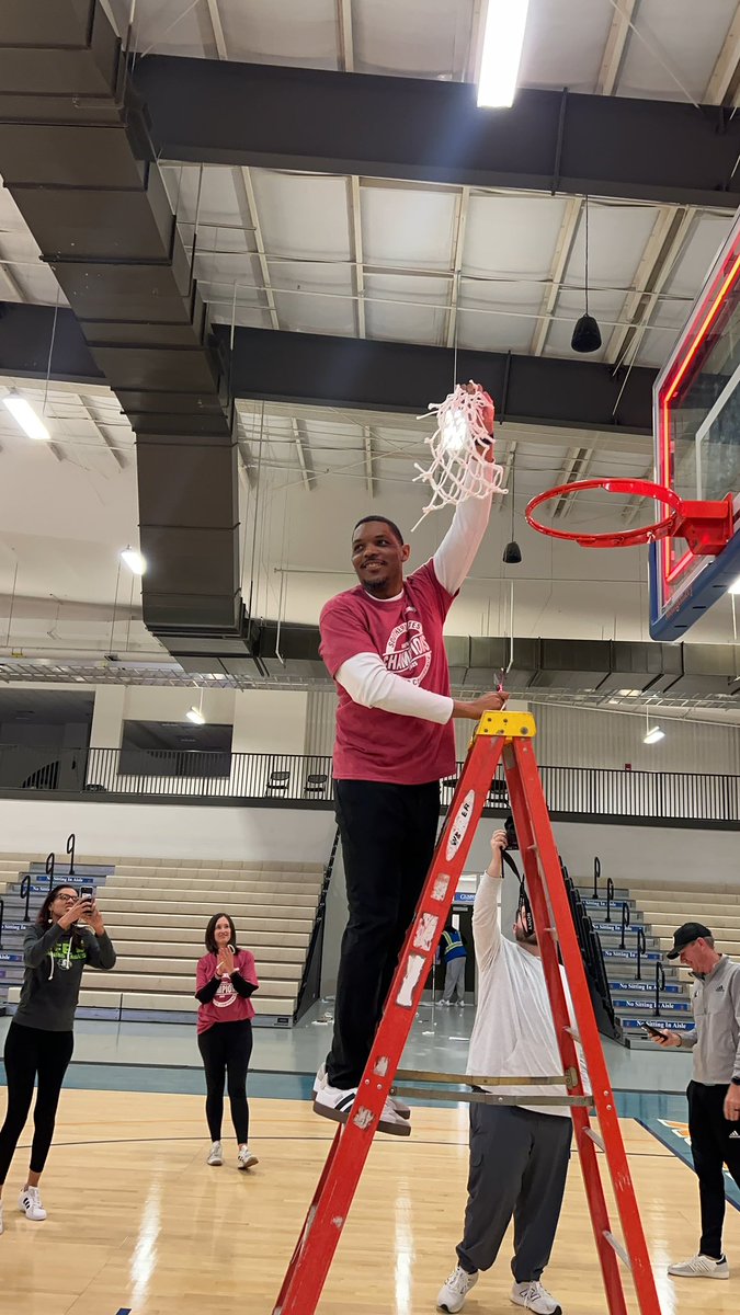 CoachEasley's tweet image. All the glory to God. Thank you to my amazing staff and talented players. We are champions! #fast40
