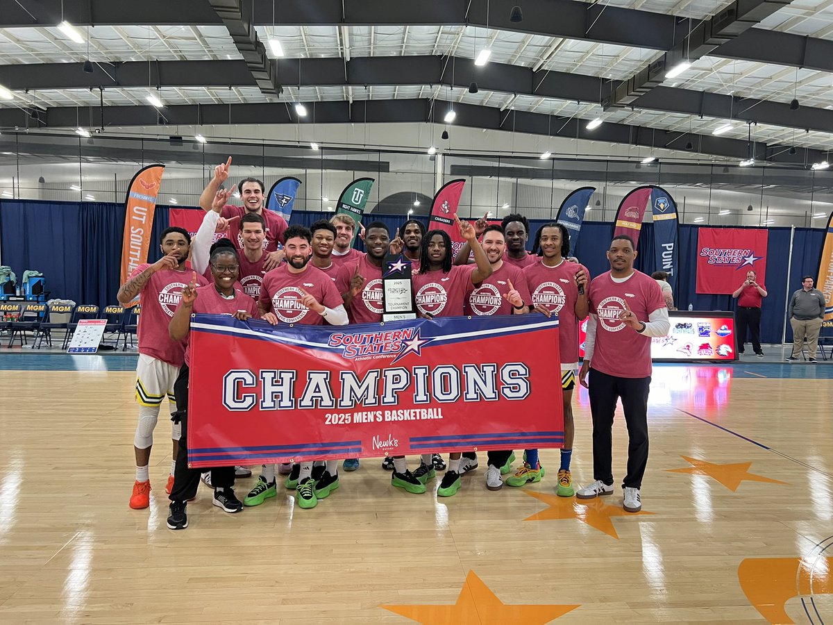 CoachEasley's tweet image. All the glory to God. Thank you to my amazing staff and talented players. We are champions! #fast40
