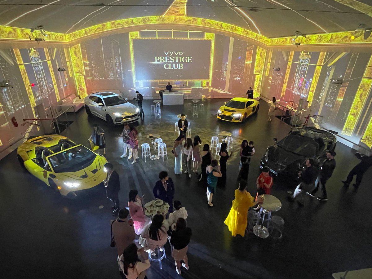 VyvoSocialFi's tweet image. 🏎⚡ The celebration is in full swing, and the #LuxuryCars  awarding is happening! Tonight, we gather to honor our top Influencers, celebrating their dedication, passion, and outstanding achievements. 🚘  And remember, it’s not just about the awards — let loose, enjoy the party,…