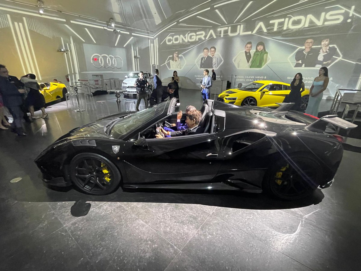 VyvoSocialFi's tweet image. 🏎⚡ The celebration is in full swing, and the #LuxuryCars  awarding is happening! Tonight, we gather to honor our top Influencers, celebrating their dedication, passion, and outstanding achievements. 🚘  And remember, it’s not just about the awards — let loose, enjoy the party,…